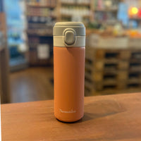 Bouteille Isotherme avec bec verseur. Jusqu'à 6 heures de boisson chaude ou froide